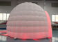 Tienda inflable gigante de la bóveda del iglú de la luz colorida del LED con la entrada del túnel